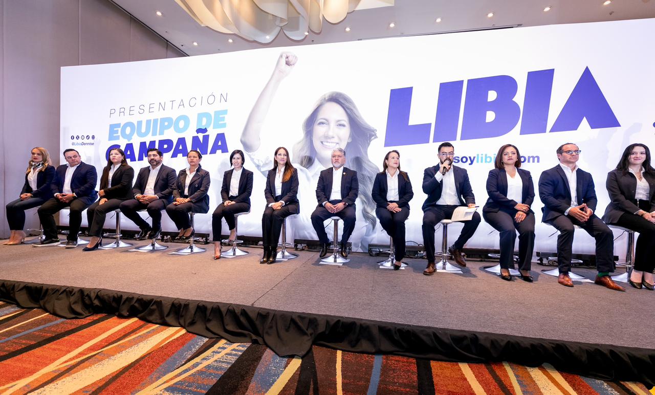 Presenta LIBIA a su Equipo de Campaña