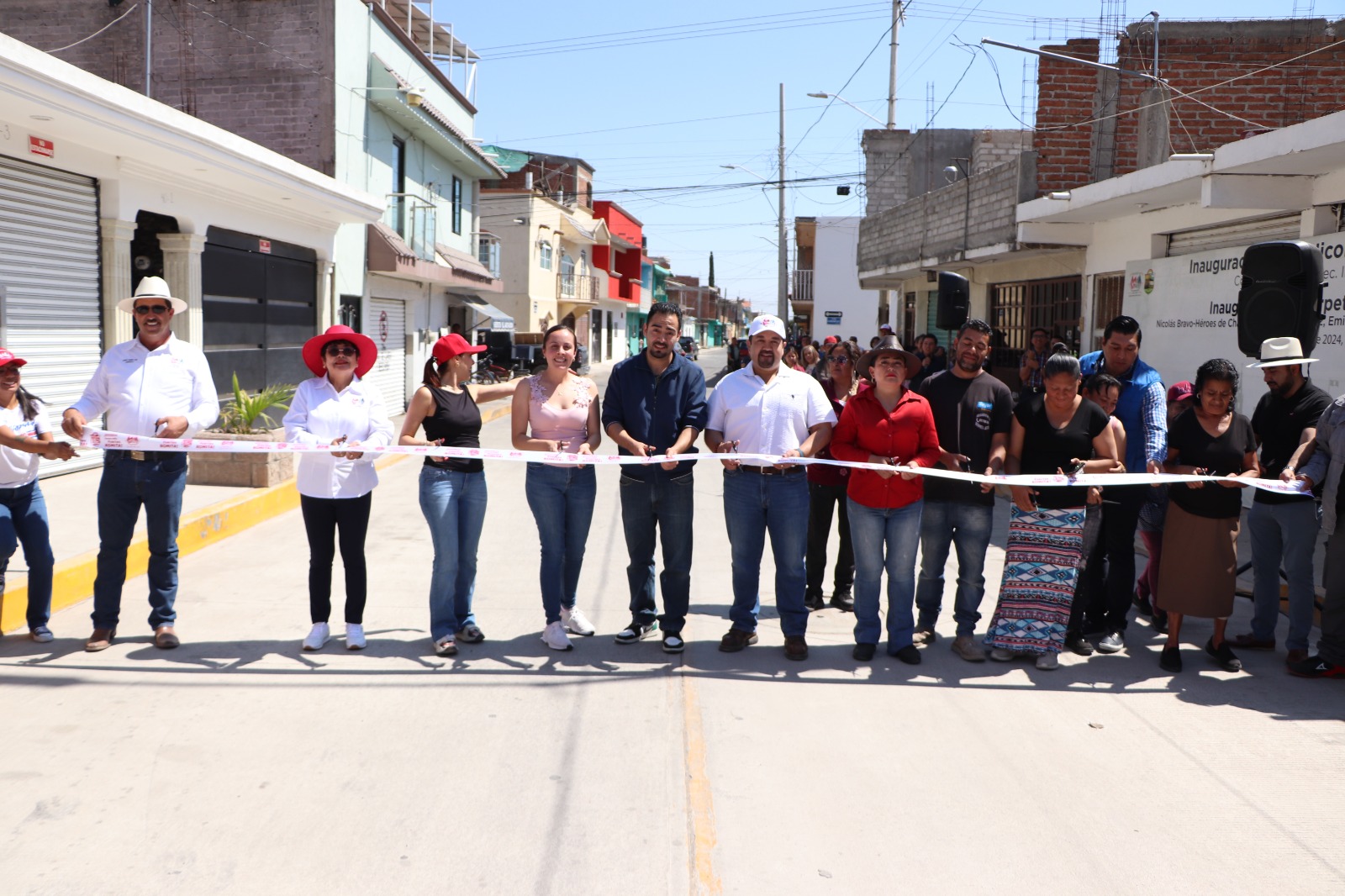 Entregan la pavimentación de las calles Francisco Villa, Santa Fe y Prolongación Nicolás Bravo.