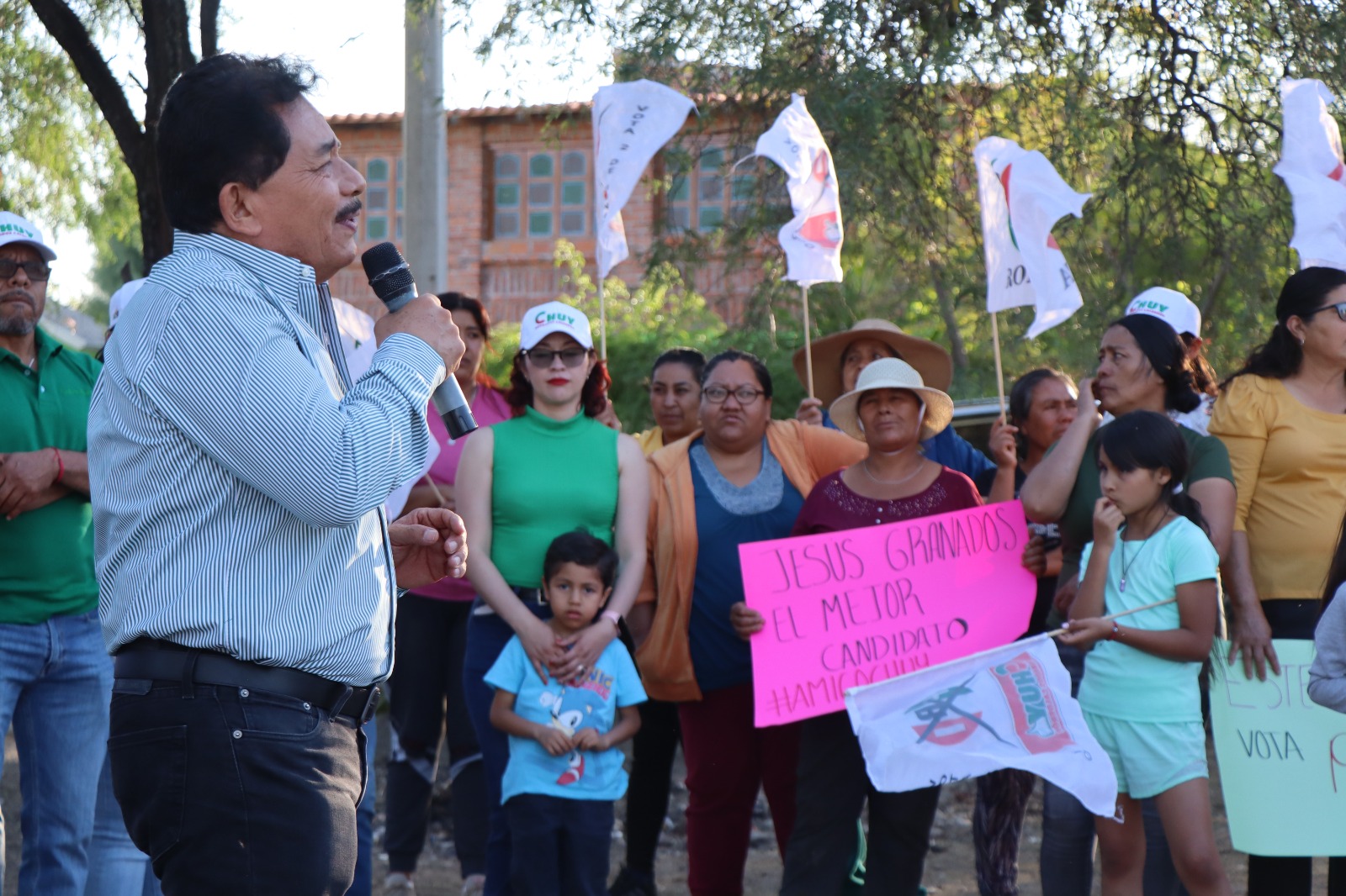 Se reúne Jesús Granados con vecinos de la calle Matamoros con propuestas y compromisos para el municipio