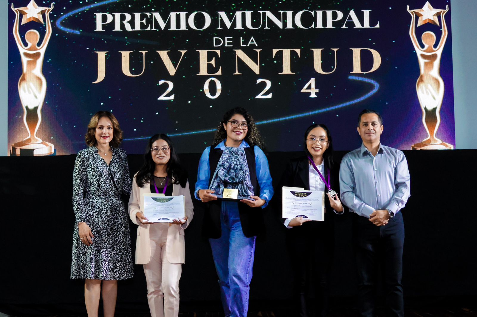 RECONOCEN A JÓVENES CON EL PREMIO MUNICIPAL DE LA JUVENTUD