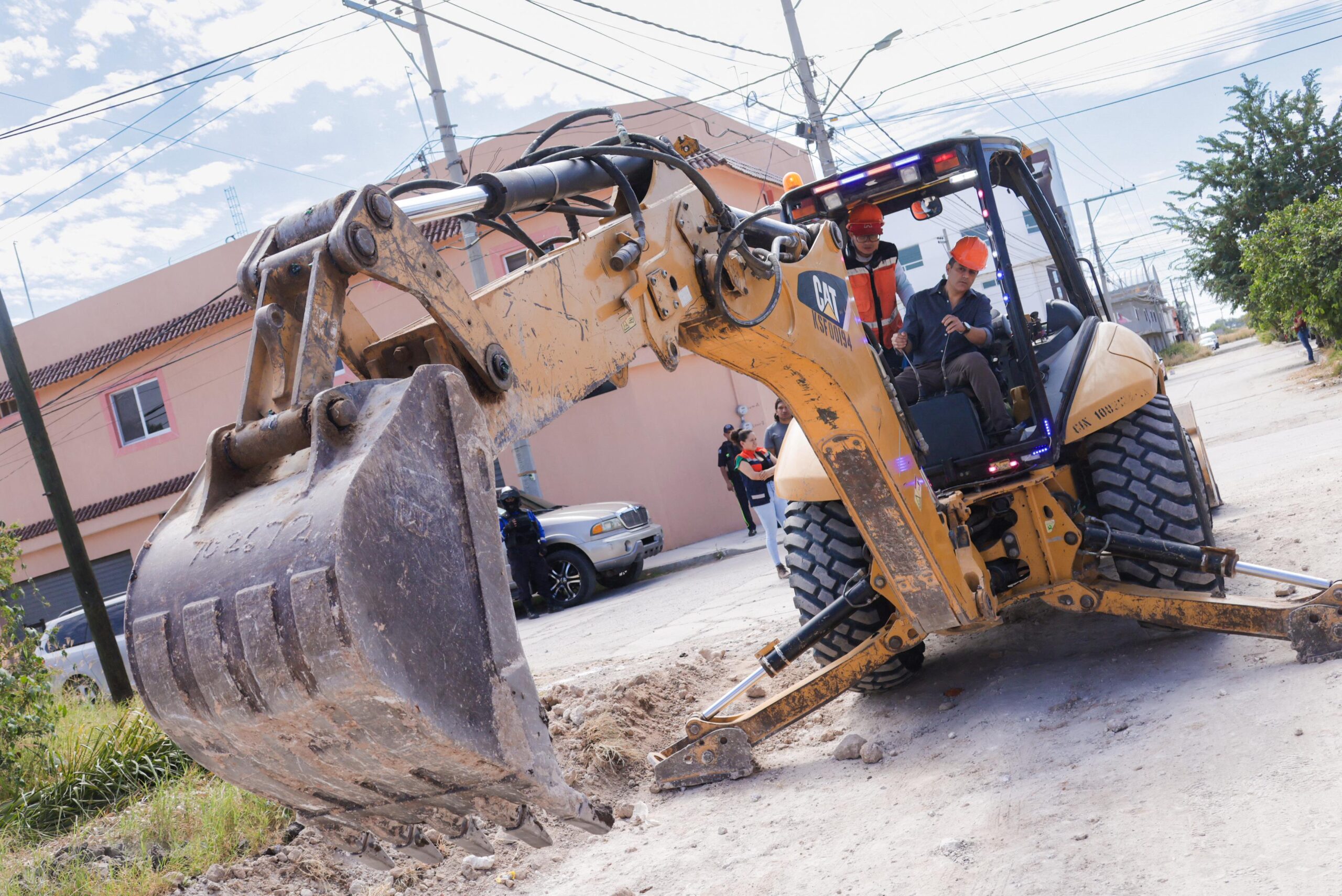 DAN ARRANQUE A OBRAS DE PAVIMENTACIÓN EN DIFERENTES PUNTOS DEL MUNICIPIO.