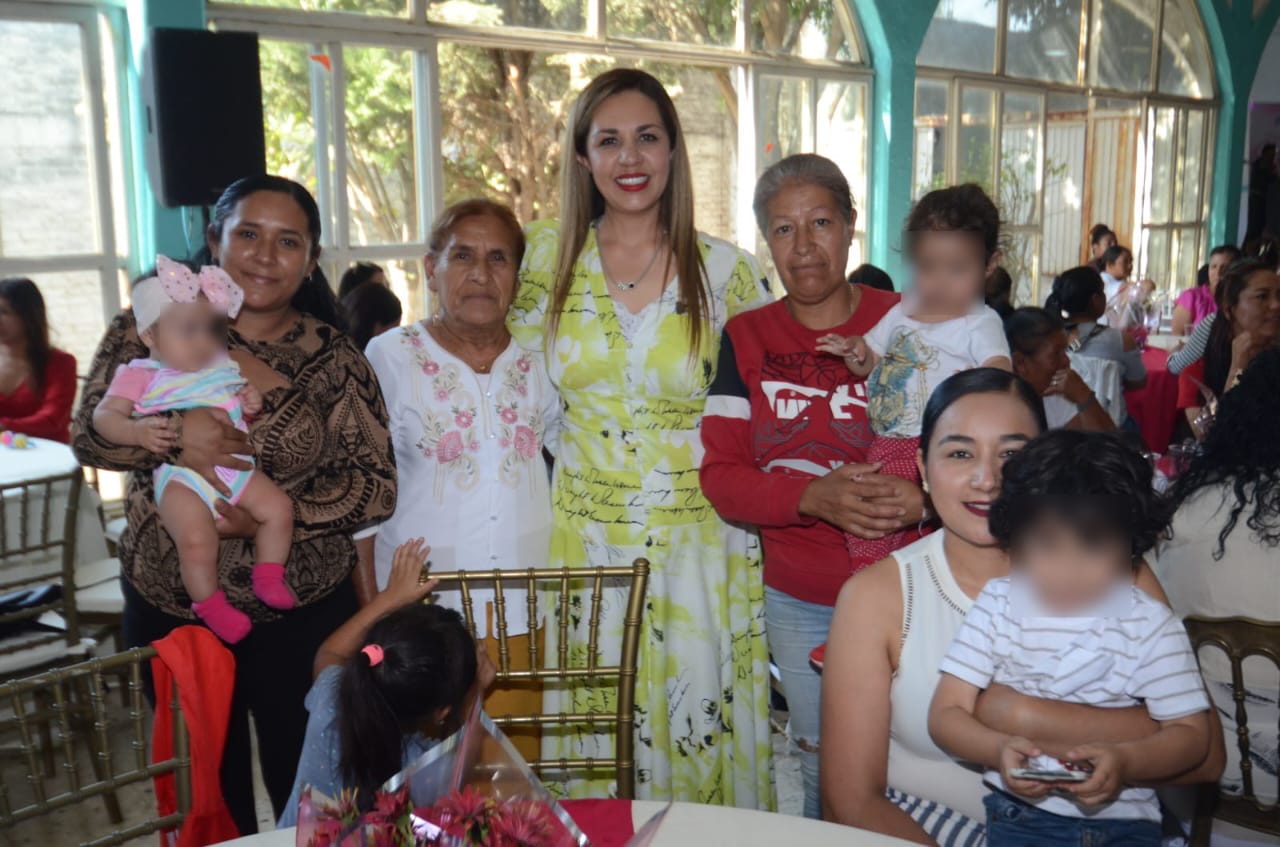 Celebran a las mamás con todo el corazón en Silao