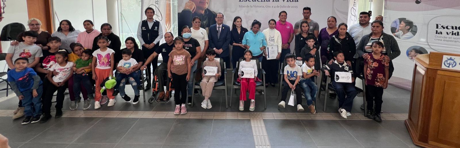 Reciben niños silaoenses sus auxiliares auditivos, gracias a la campaña “Escucha la vida”