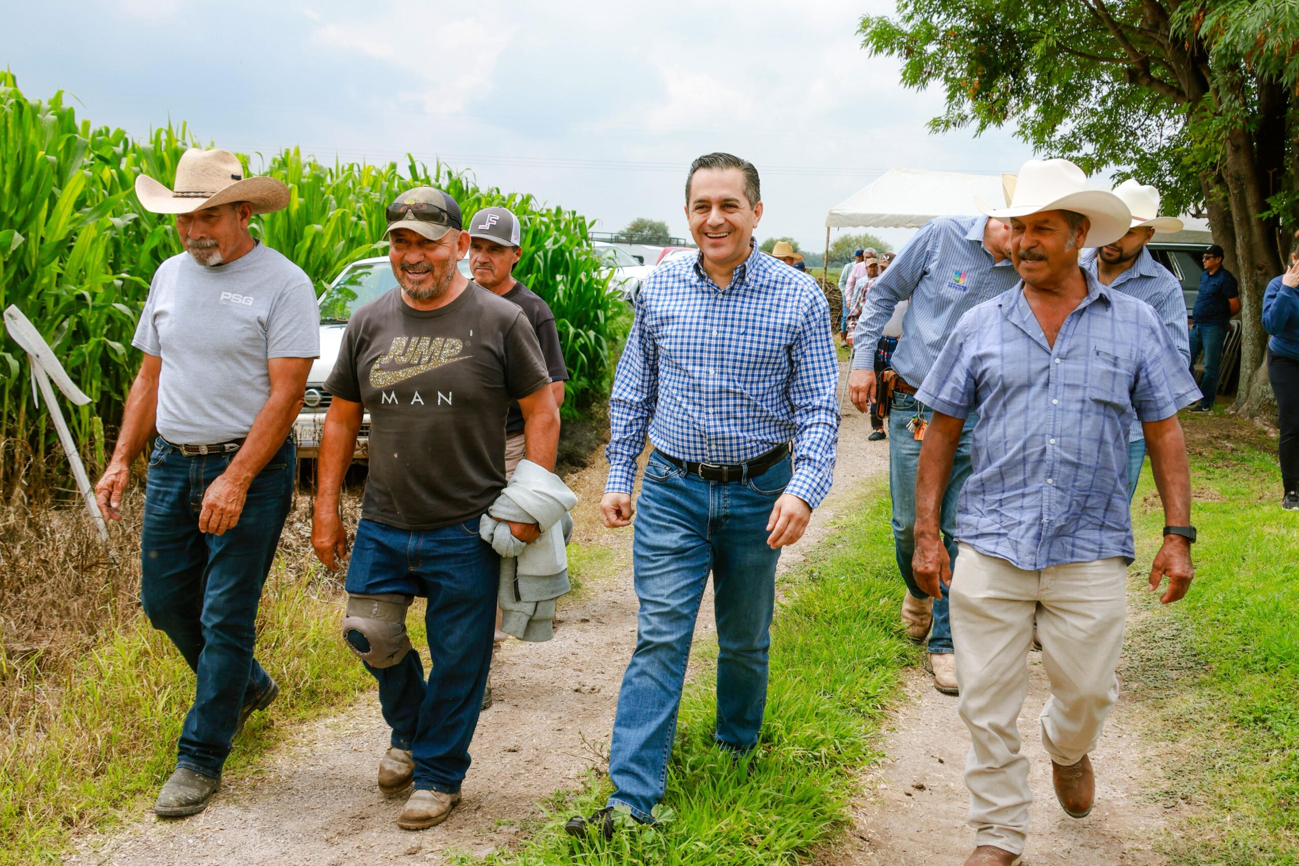 Inicia rehabilitación de caminos saca cosechas en comunidades rurales