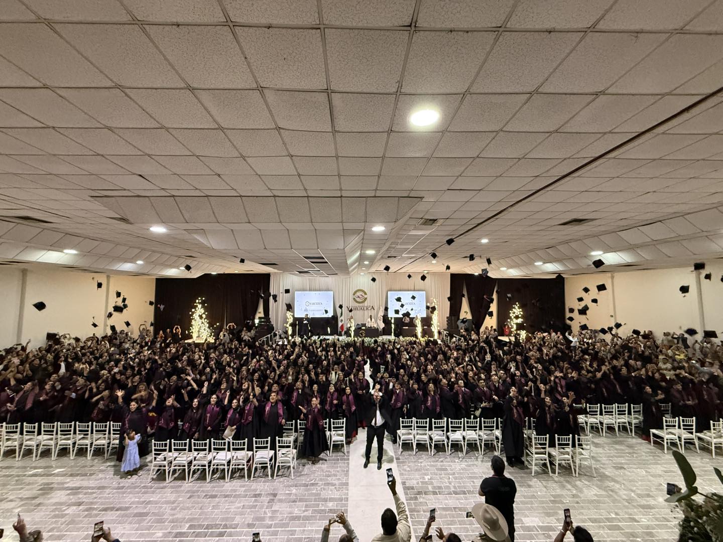Colegio Universitario de Yahualica celebra graduación histórica con más de 870 egresados