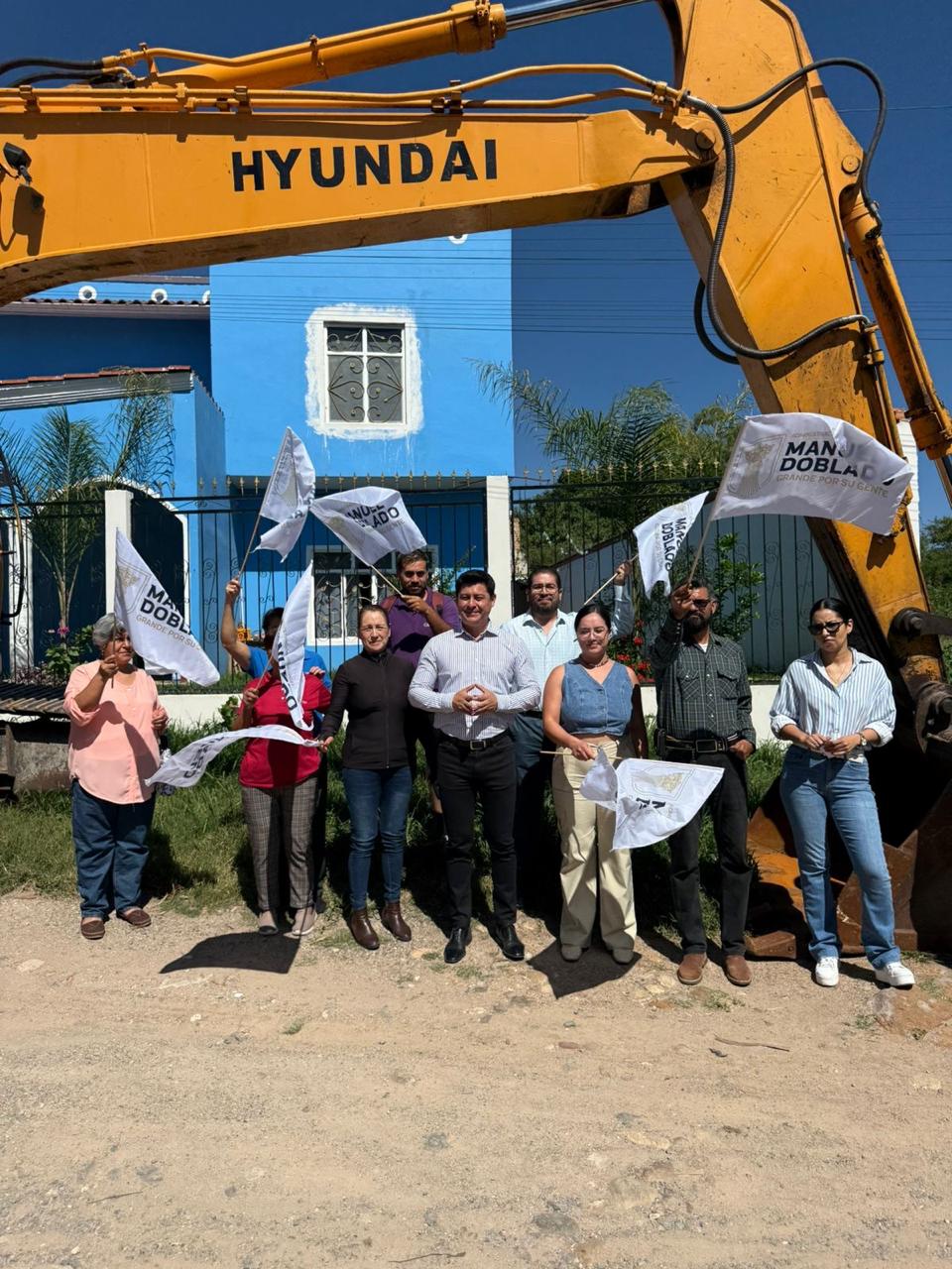 Dan “Banderazo” de inicio a la obra en la calle José María Morelos en la Colonia Obregón