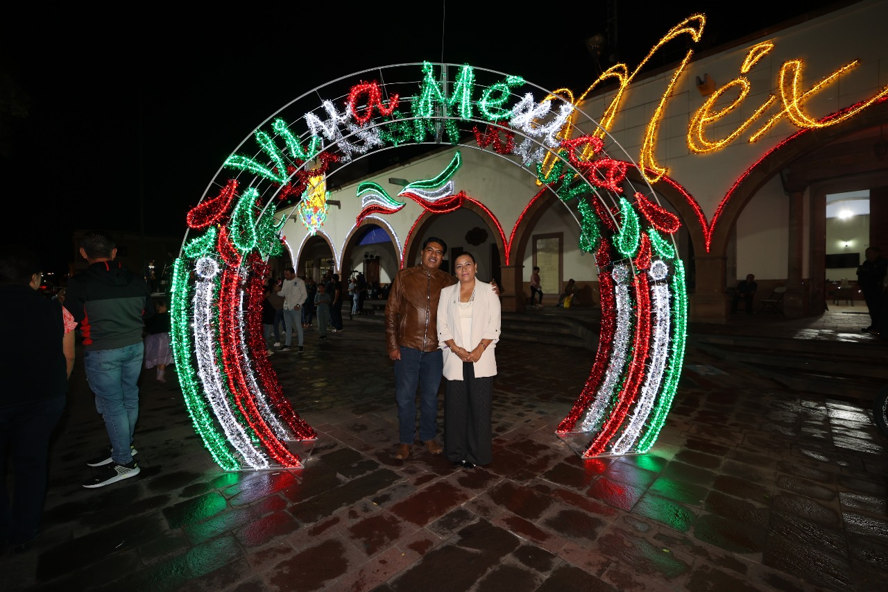 Purísima del Rincón realiza encendido de luces patrias