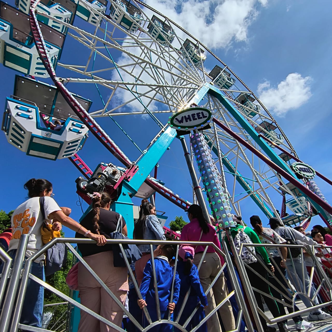 Estudiantes y adultos mayores disfrutan de la Feria de San Francisco del Rincón