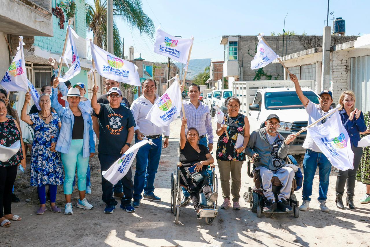 ARRANCAN OBRA DE PAVIMENTACIÓN EN LA CALLE TABASCO EN LA COLONIA NUEVA SANTA MARÍA