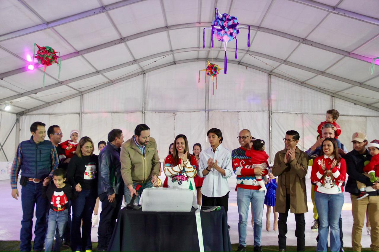 DISFRUTAN FAMILIAS DE SILAO POR PRIMERA VEZ DE VILLA NAVIDEÑA