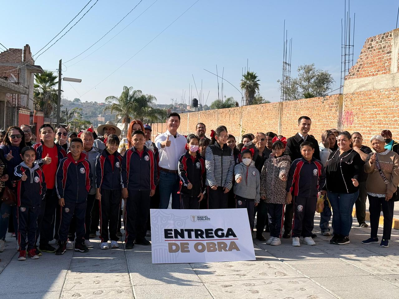 ENTREGAN PAVIMENTACIÓN DE LA CALLE 16 DE SEPTIEMBRE EN MANUEL DOB LADO