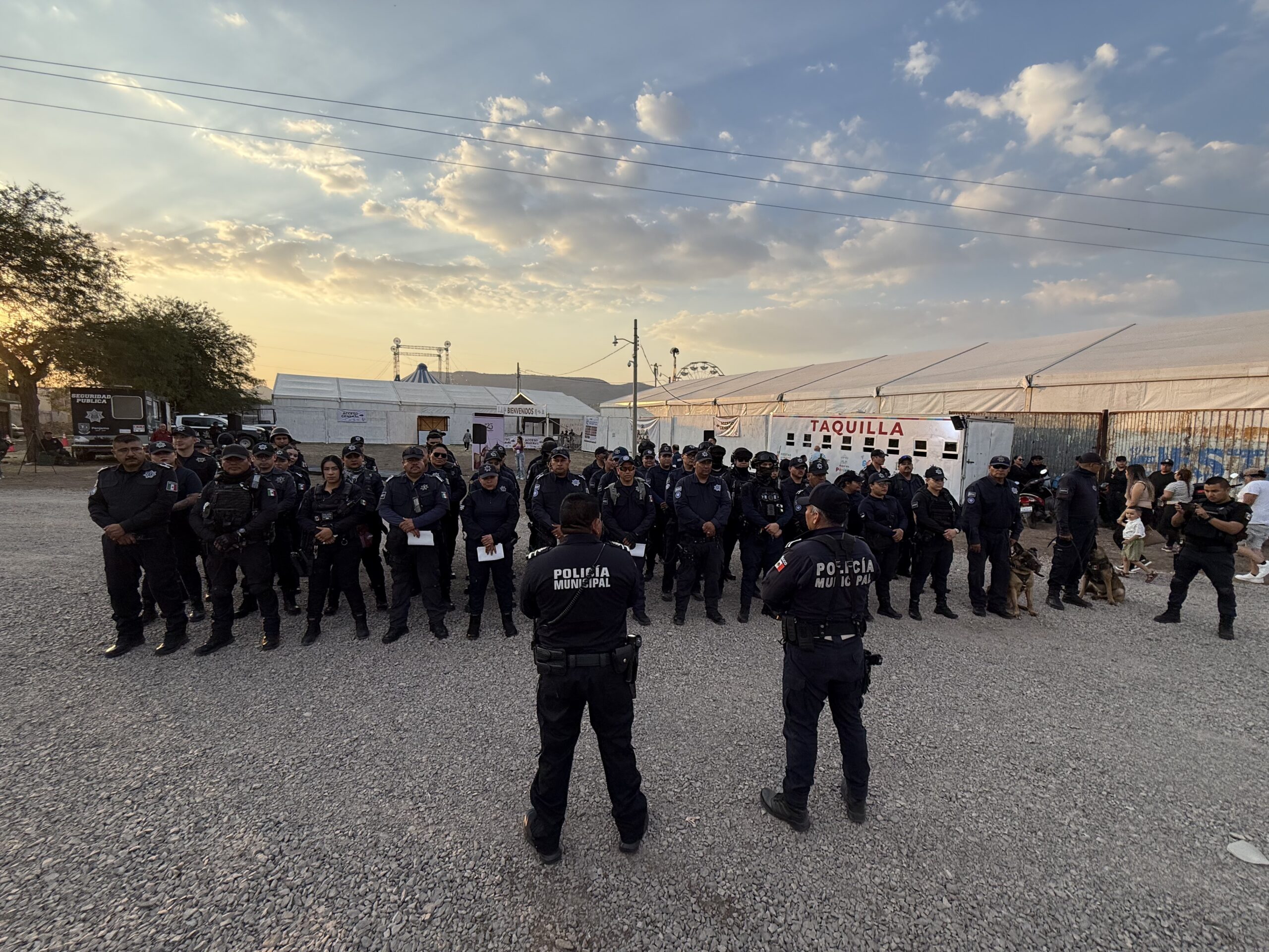 REFUERZAN VIGILANCIA EN LAS FIESTAS DE MAYO CON DESPLIEGUE DE 140 ELEMENTOS DE SEGURIDAD PÚBLICA.